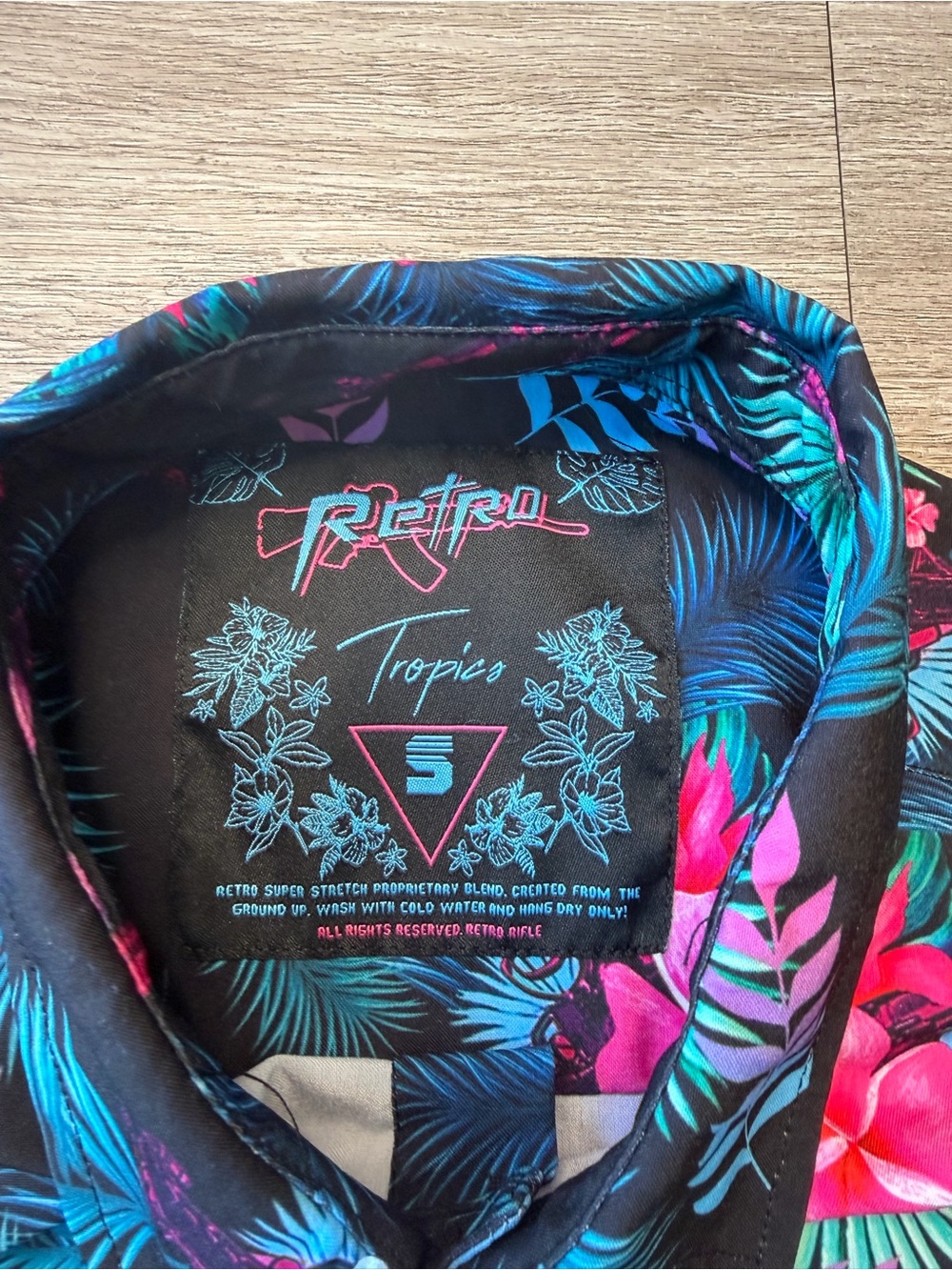 Retro Rifle Tropics Button Up - Picture 5 of 6